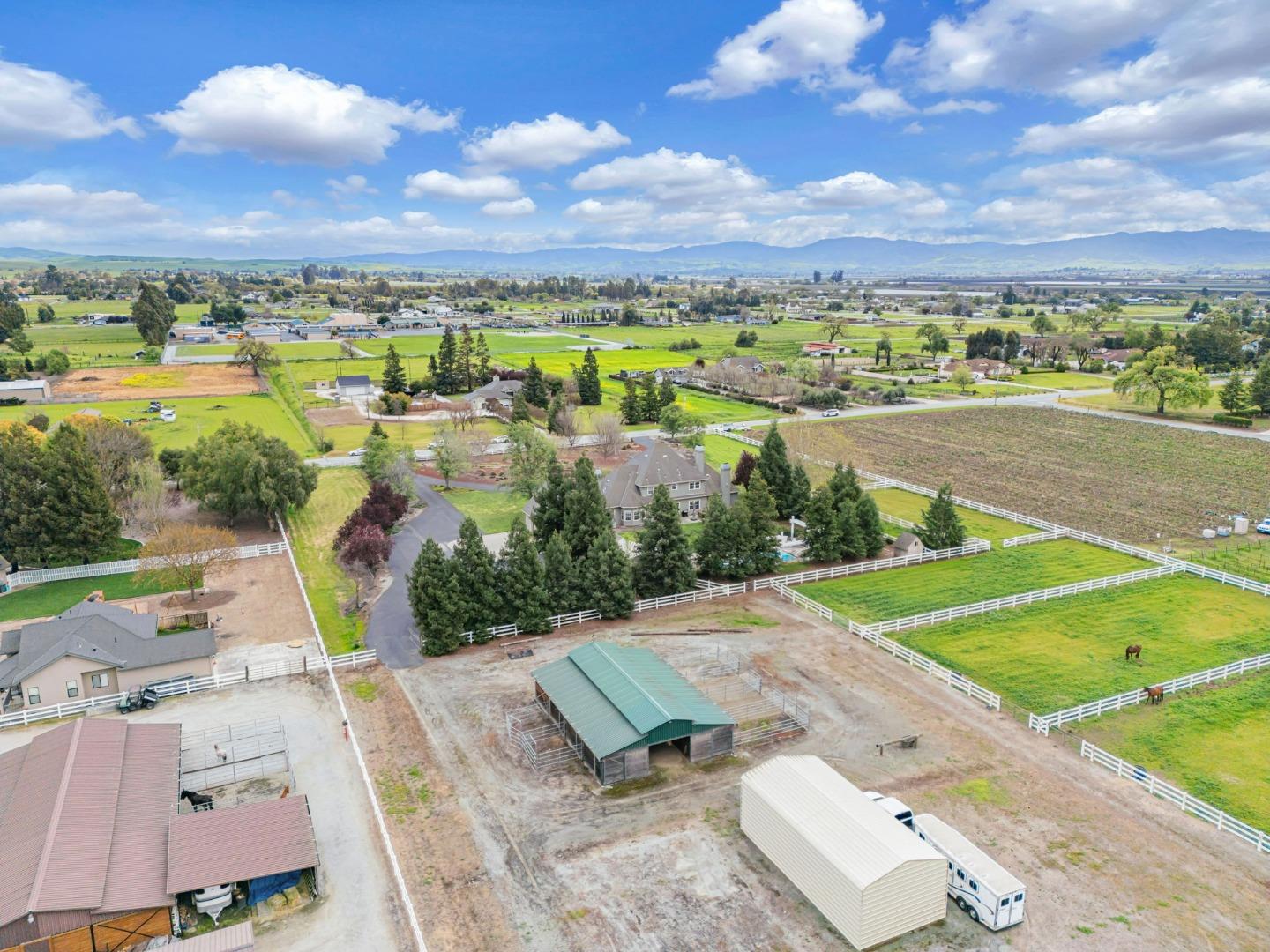 Detail Gallery Image 84 of 93 For 560 Tevis Trl, Hollister,  CA 95023 - 6 Beds | 3/1 Baths