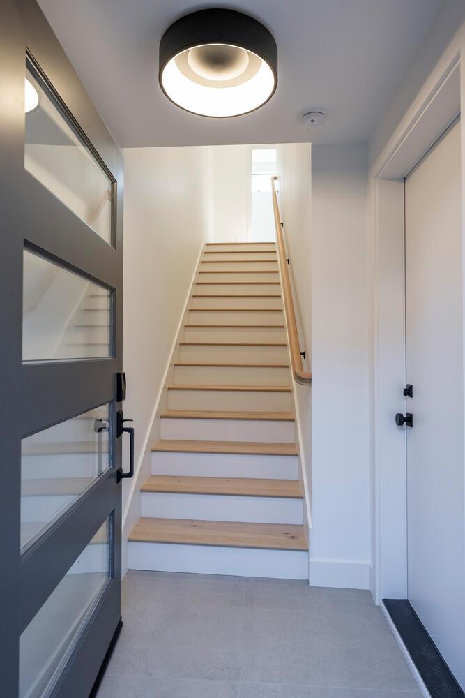 Detail Gallery Image 2 of 27 For 782 Elm St #C,  San Carlos,  CA 94070 - 4 Beds | 3/1 Baths