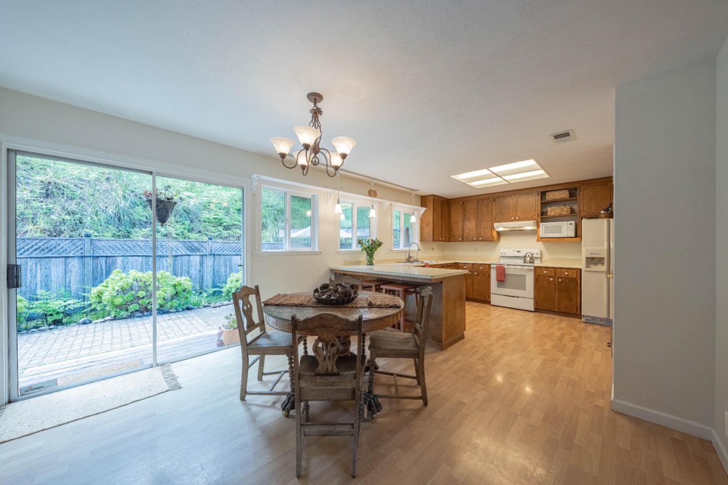 Detail Gallery Image 11 of 44 For 676 Paradise Rd, Salinas,  CA 93907 - 3 Beds | 2 Baths