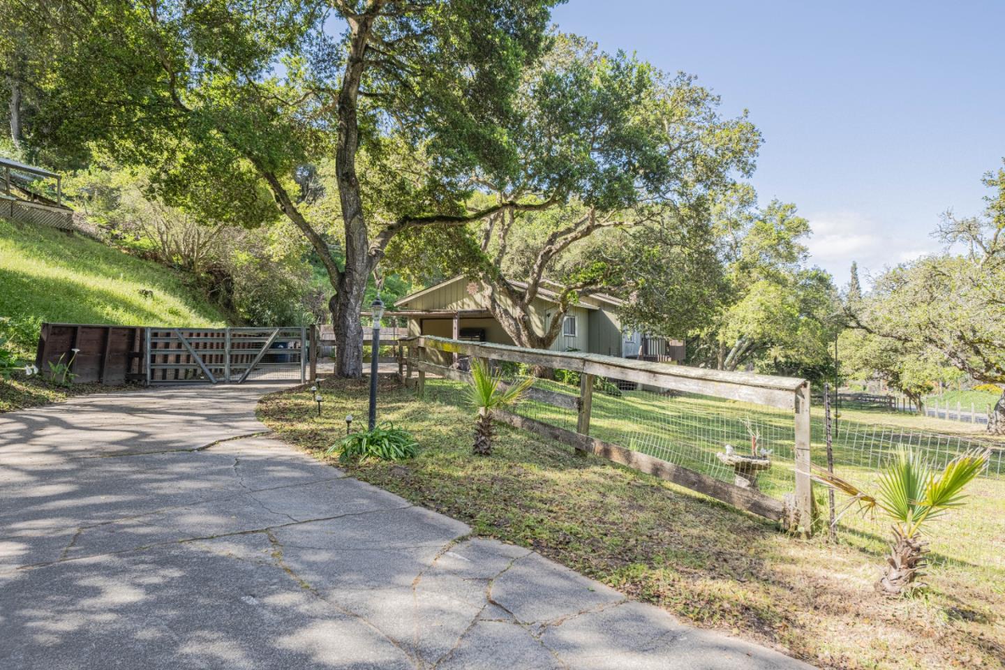 Detail Gallery Image 38 of 44 For 676 Paradise Rd, Salinas,  CA 93907 - 3 Beds | 2 Baths
