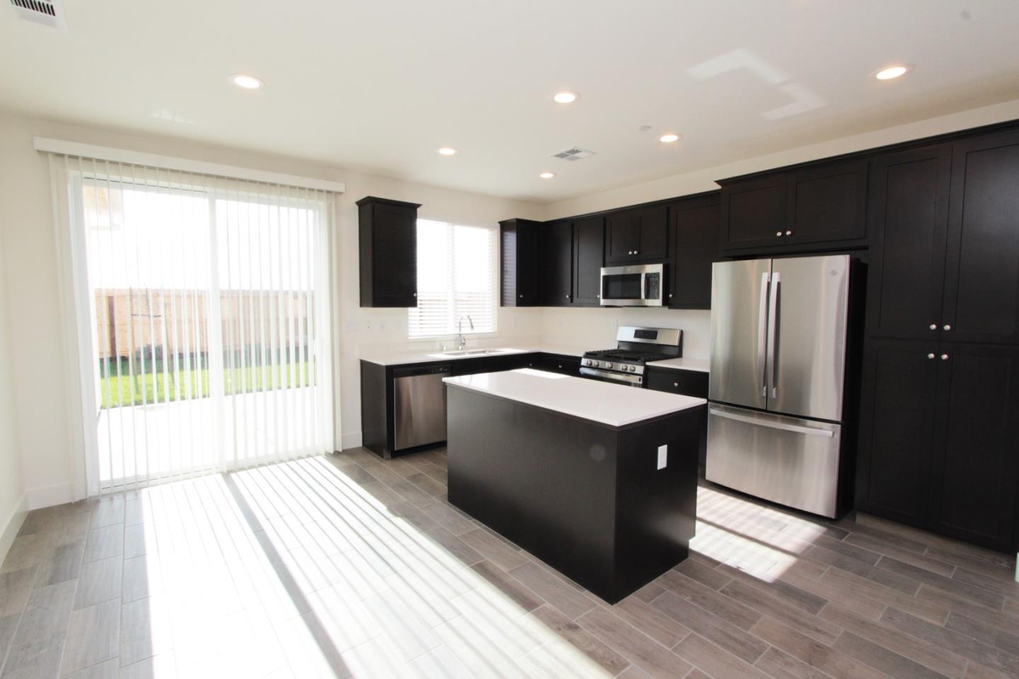 Detail Gallery Image 4 of 11 For 1209 Gypsum Dr, Los Banos,  CA 93635 - 3 Beds | 2 Baths