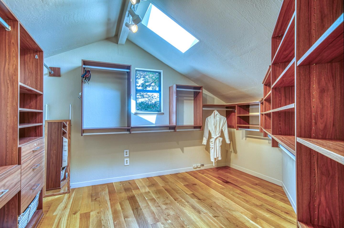 Detail Gallery Image 62 of 95 For 925 Skyward Dr, Aptos,  CA 95003 - 3 Beds | 2/1 Baths