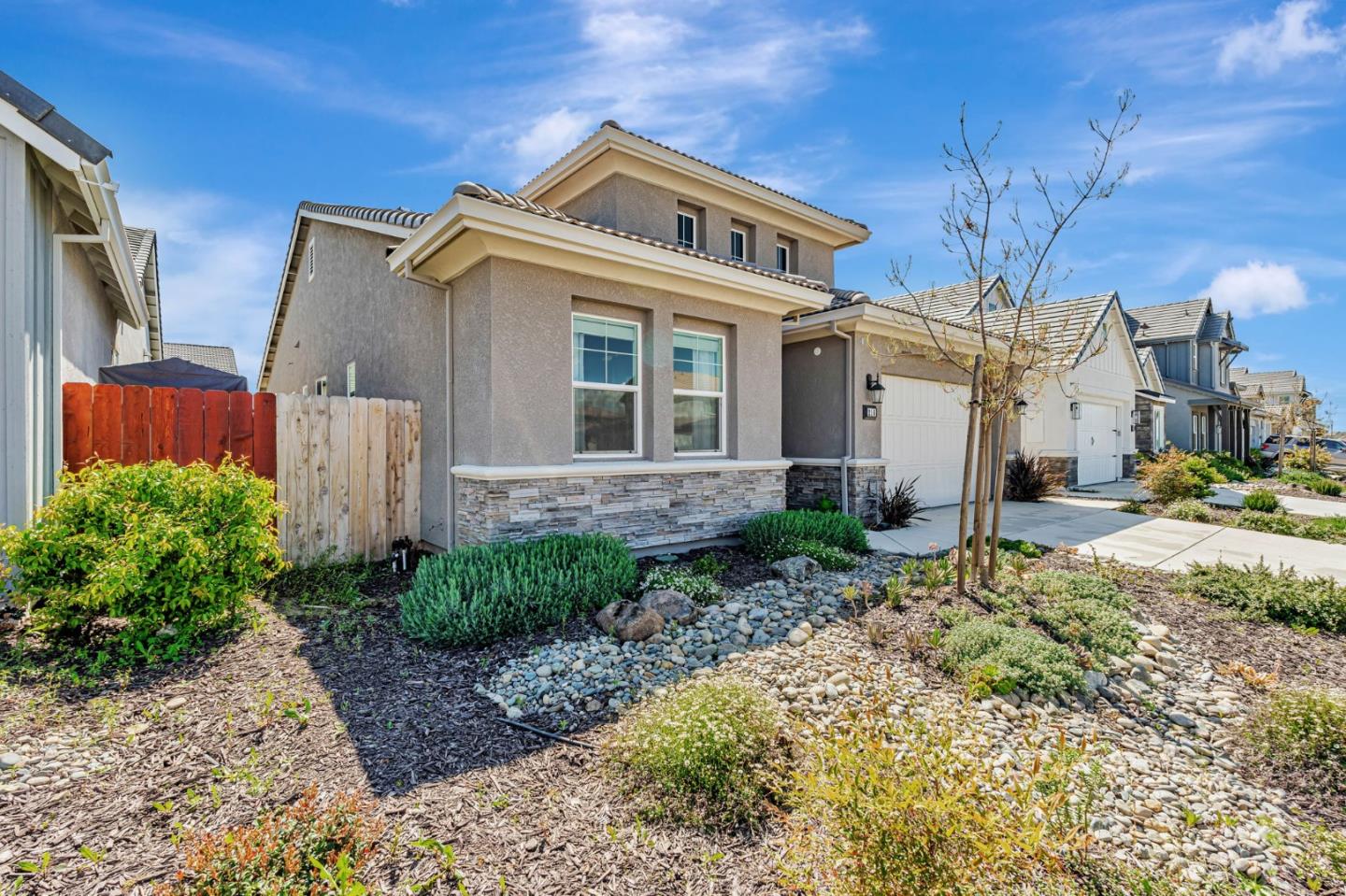 Detail Gallery Image 2 of 43 For 216 Bloomingdale St, Manteca,  CA 95337 - 3 Beds | 2 Baths