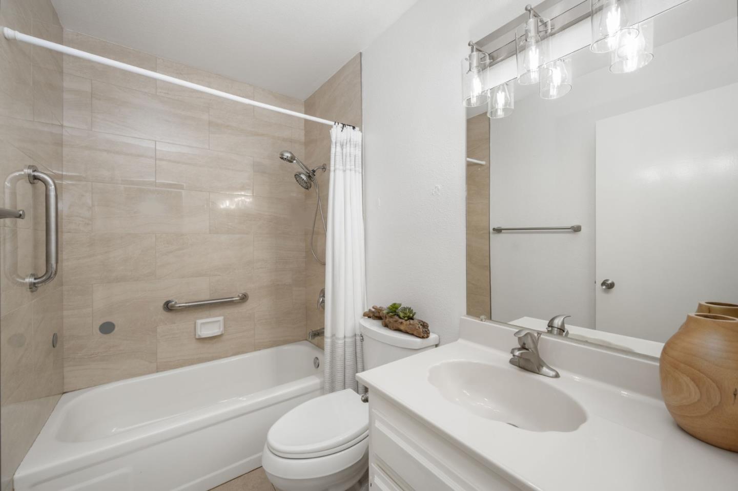Detail Gallery Image 12 of 28 For 3575 Guava Way, Oceanside,  CA 92058 - 2 Beds | 2 Baths