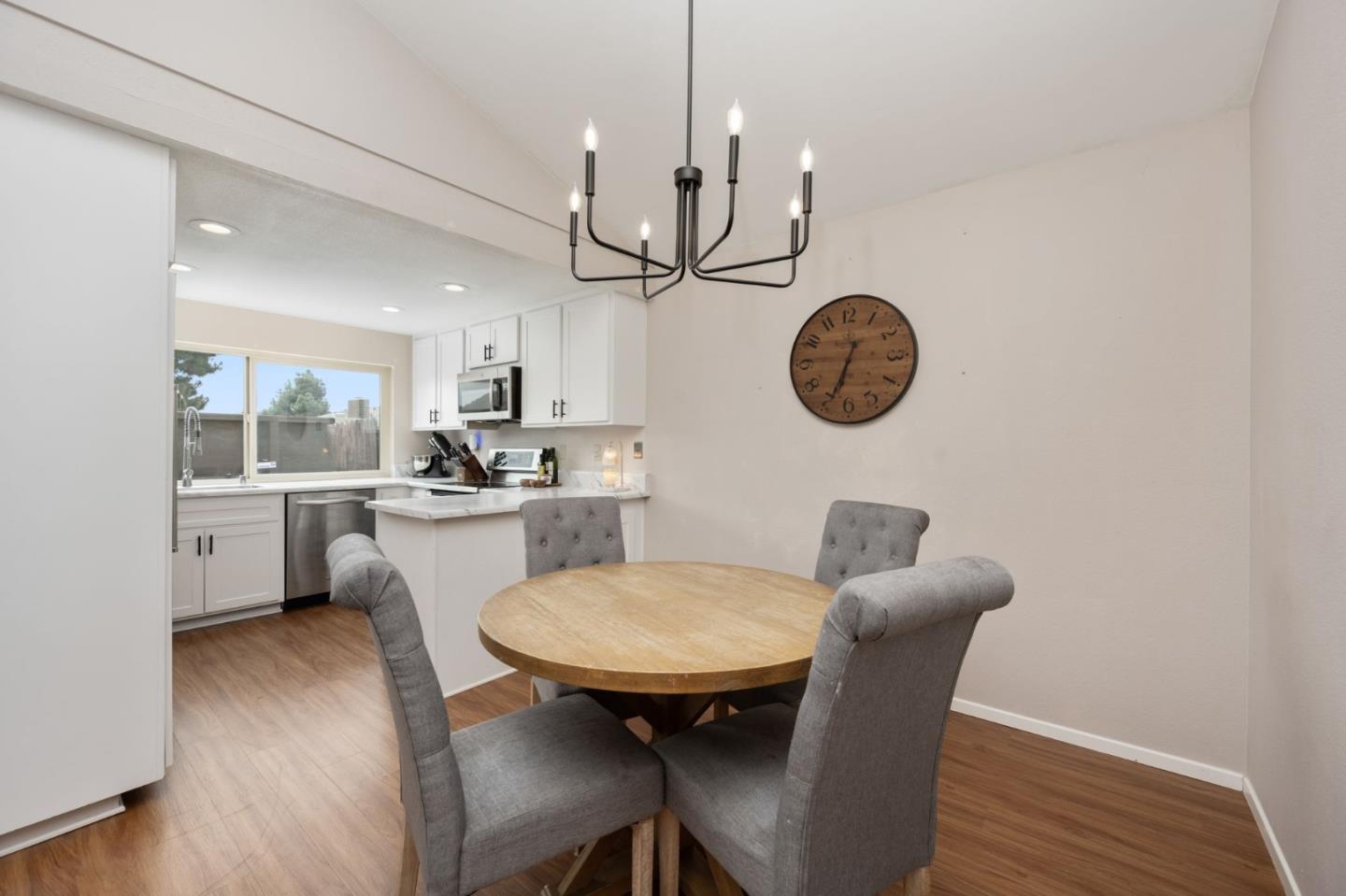 Detail Gallery Image 3 of 28 For 3575 Guava Way, Oceanside,  CA 92058 - 2 Beds | 2 Baths