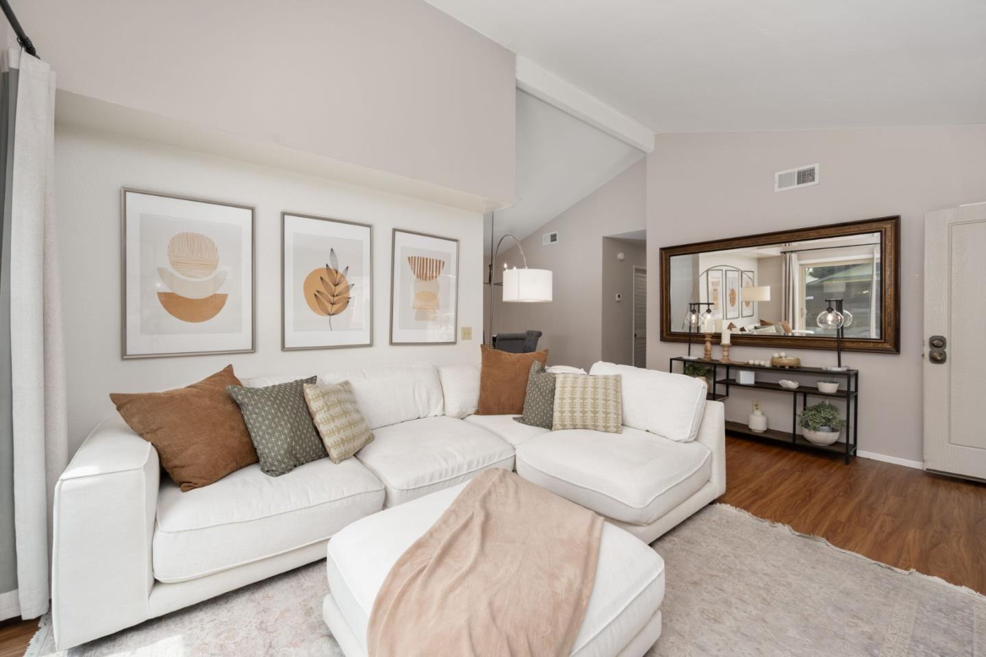 Detail Gallery Image 8 of 28 For 3575 Guava Way, Oceanside,  CA 92058 - 2 Beds | 2 Baths