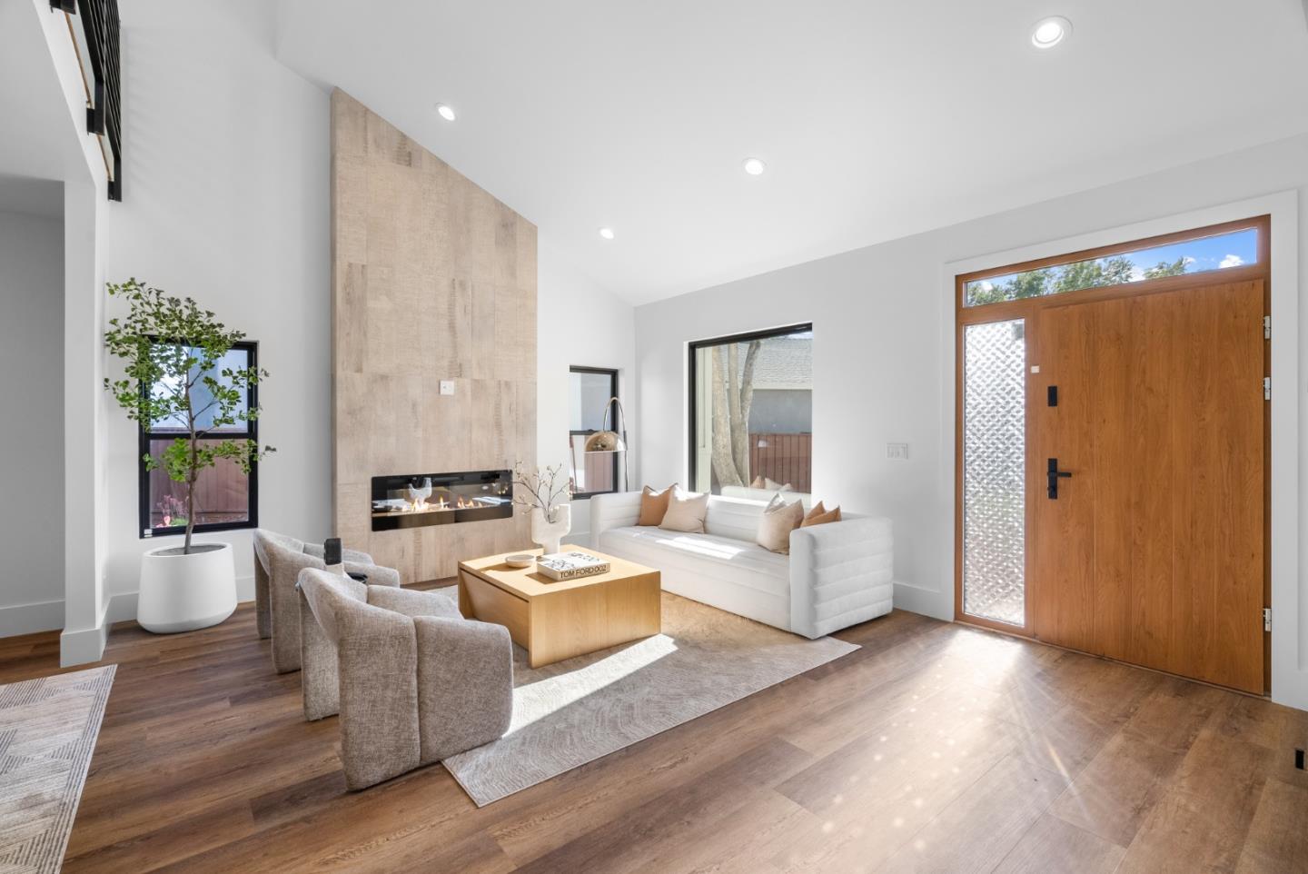 Detail Gallery Image 2 of 46 For 288 Clearpark Cir, San Jose,  CA 95136 - 7 Beds | 7/1 Baths