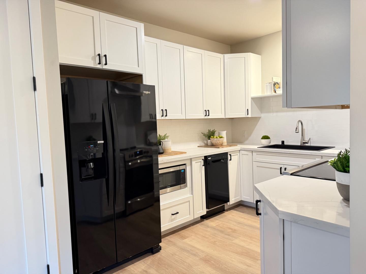 Detail Gallery Image 6 of 31 For 400 San Benito #212,  Hollister,  CA 95023 - 2 Beds | 1 Baths
