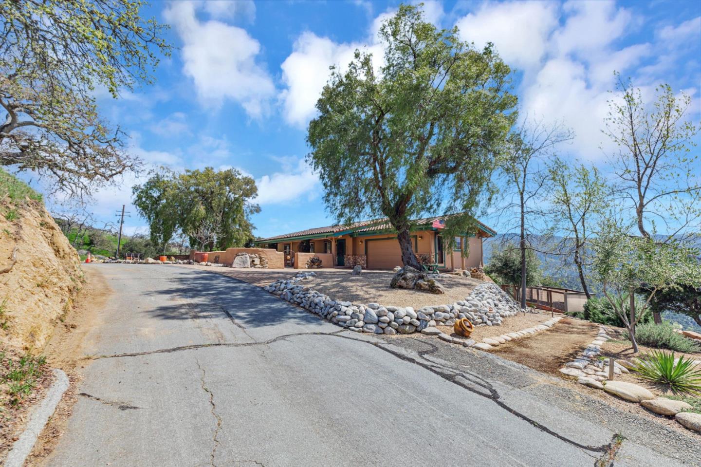 Detail Gallery Image 10 of 74 For 18 Asoleado Dr, Carmel Valley,  CA 93924 - 3 Beds | 2 Baths