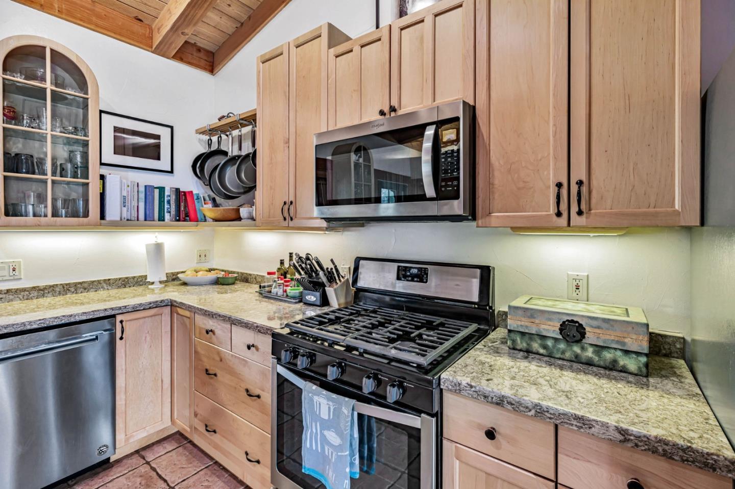 Detail Gallery Image 27 of 74 For 18 Asoleado Dr, Carmel Valley,  CA 93924 - 3 Beds | 2 Baths