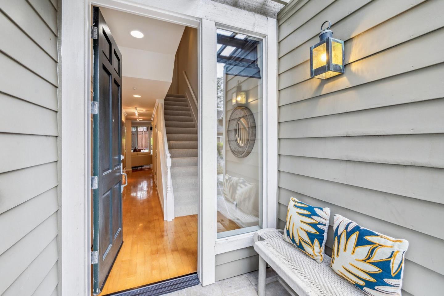 Detail Gallery Image 2 of 15 For 600 Willow Rd #2,  Menlo Park,  CA 94025 - 2 Beds | 2/1 Baths