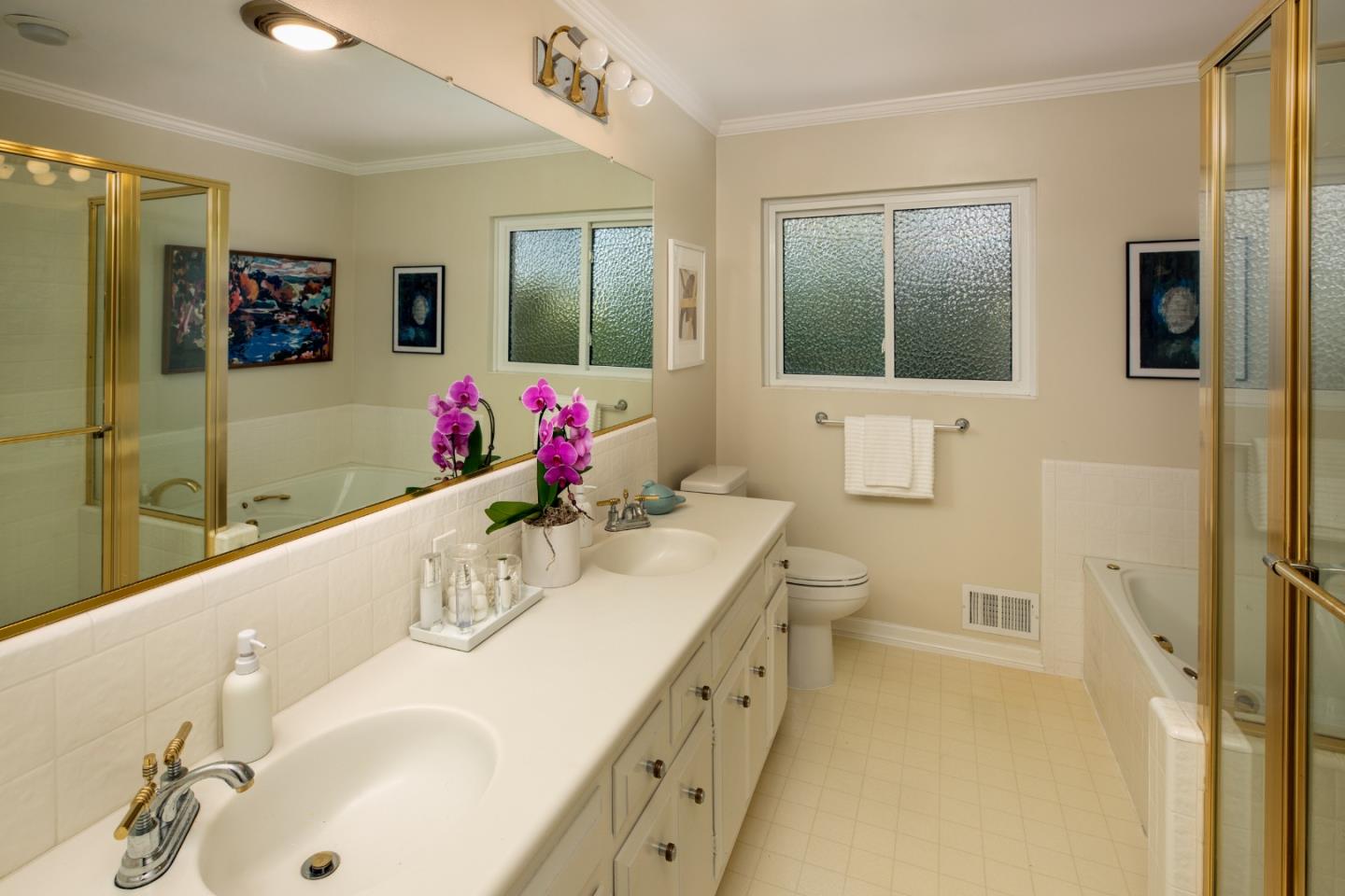 Detail Gallery Image 17 of 47 For 252 Raymundo Dr, Woodside,  CA 94062 - 4 Beds | 3 Baths