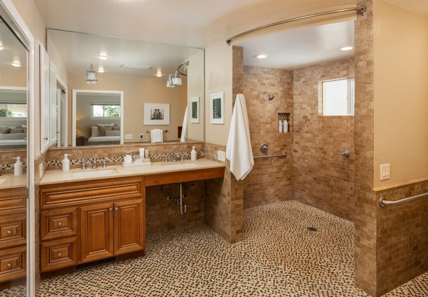 Detail Gallery Image 21 of 47 For 252 Raymundo Dr, Woodside,  CA 94062 - 4 Beds | 3 Baths