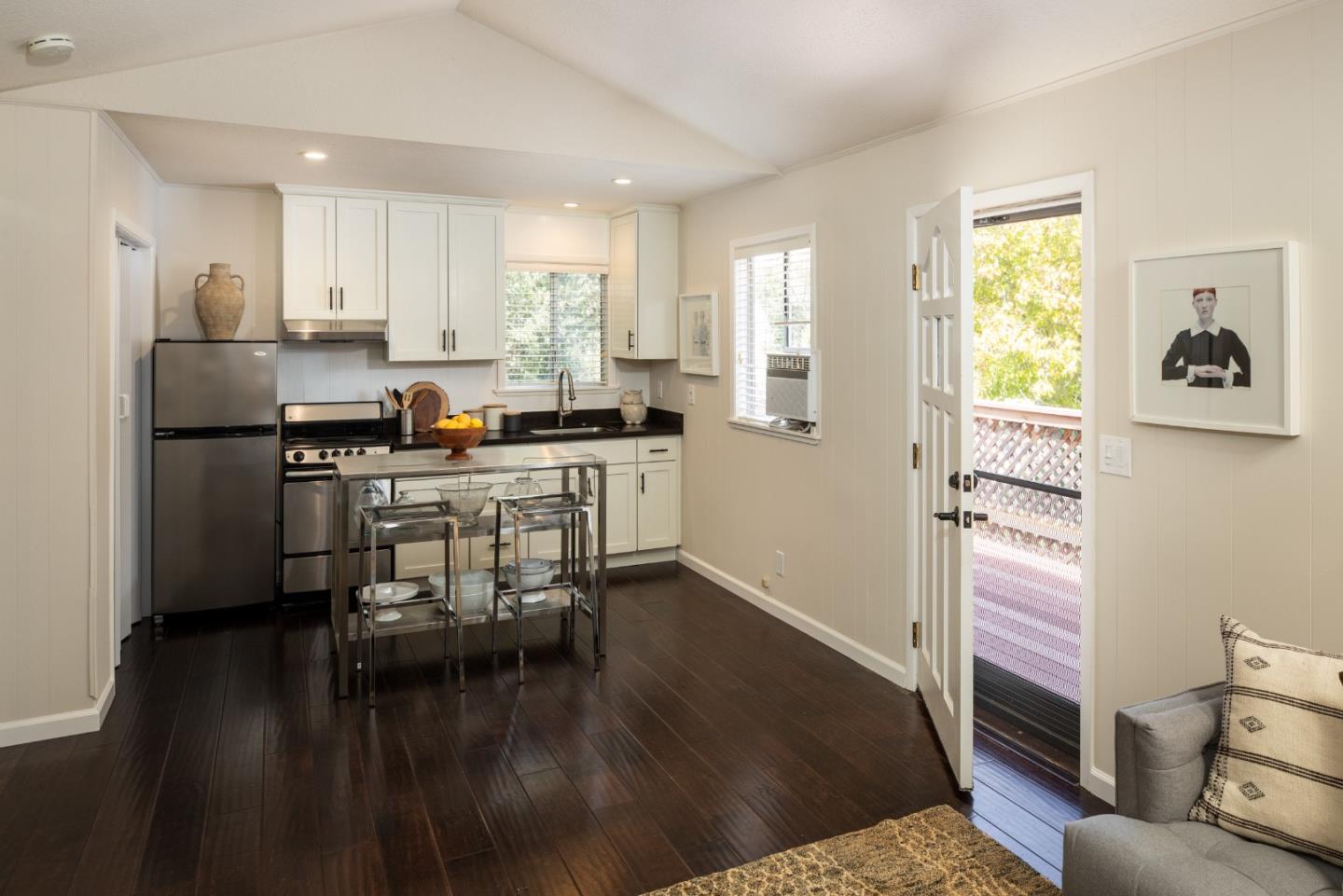 Detail Gallery Image 32 of 47 For 252 Raymundo Dr, Woodside,  CA 94062 - 4 Beds | 3 Baths