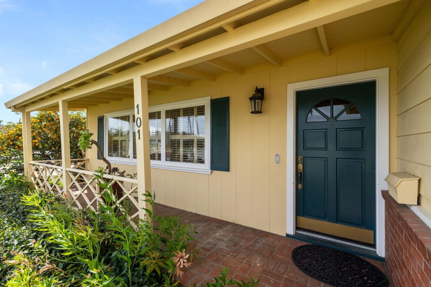 Detail Gallery Image 7 of 39 For 101 Bronson St, Watsonville,  CA 95076 - 3 Beds | 2 Baths