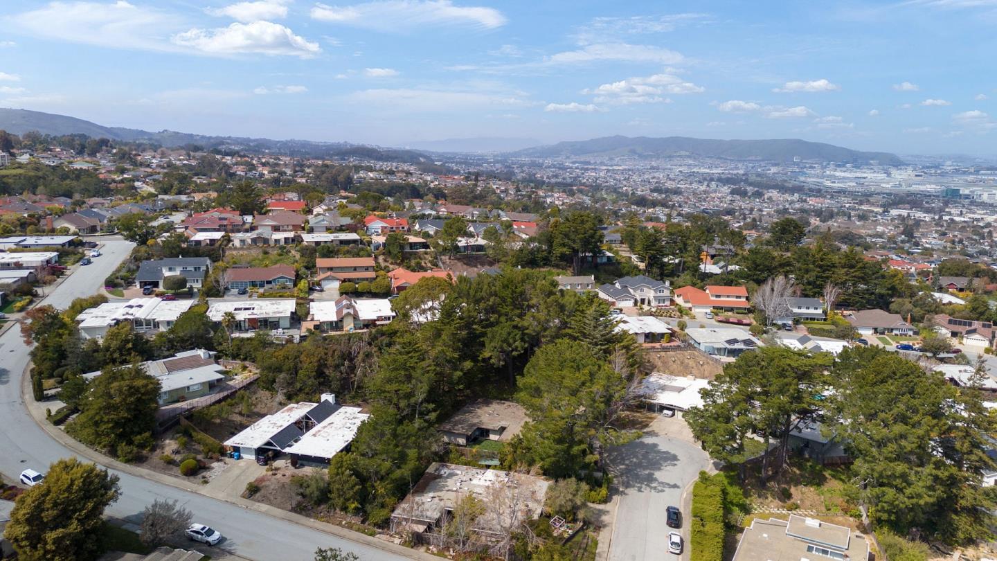 Detail Gallery Image 68 of 87 For 7 Mariposa Ct, Burlingame,  CA 94010 - 4 Beds | 2 Baths