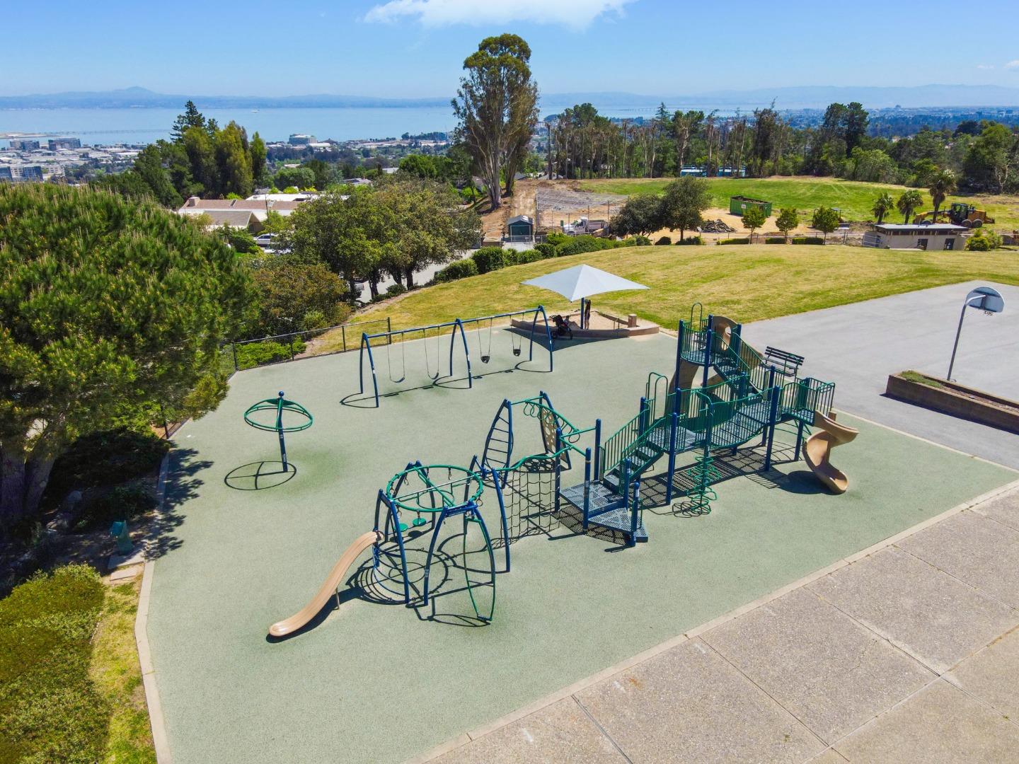 Detail Gallery Image 75 of 87 For 7 Mariposa Ct, Burlingame,  CA 94010 - 4 Beds | 2 Baths