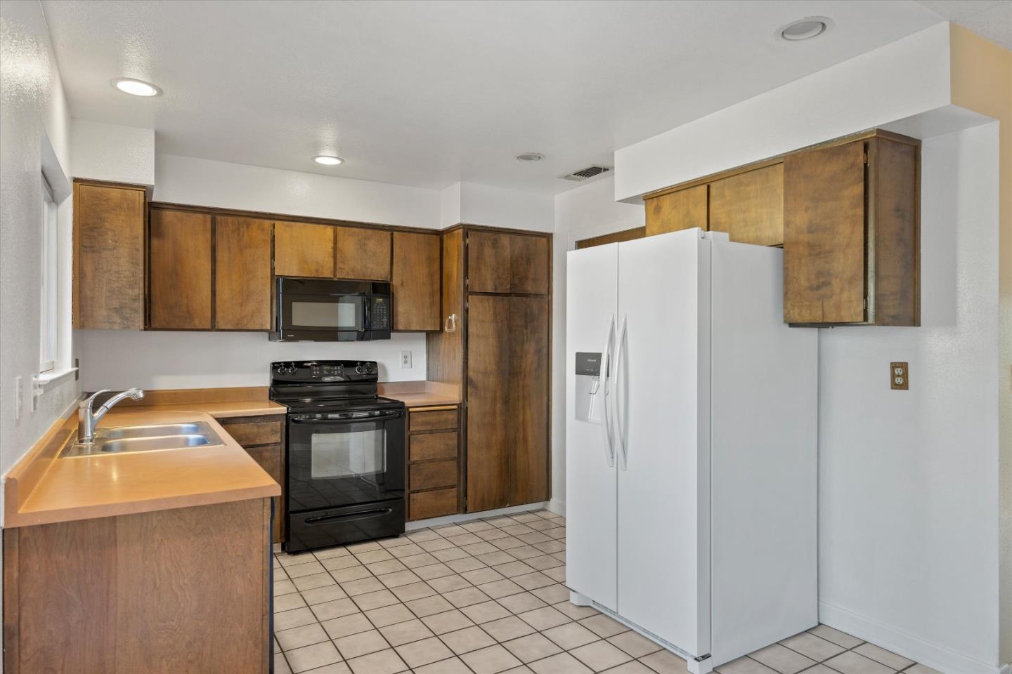 Detail Gallery Image 10 of 24 For 976 Jenooke Ln, Chico,  CA 95926 - 2 Beds | 2 Baths
