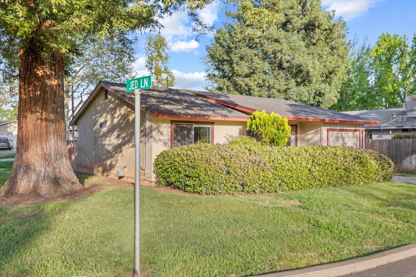 Detail Gallery Image 2 of 24 For 976 Jenooke Ln, Chico,  CA 95926 - 2 Beds | 2 Baths
