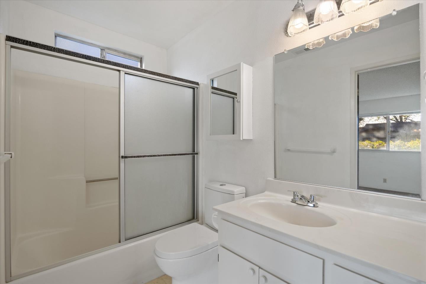 Detail Gallery Image 20 of 24 For 976 Jenooke Ln, Chico,  CA 95926 - 2 Beds | 2 Baths