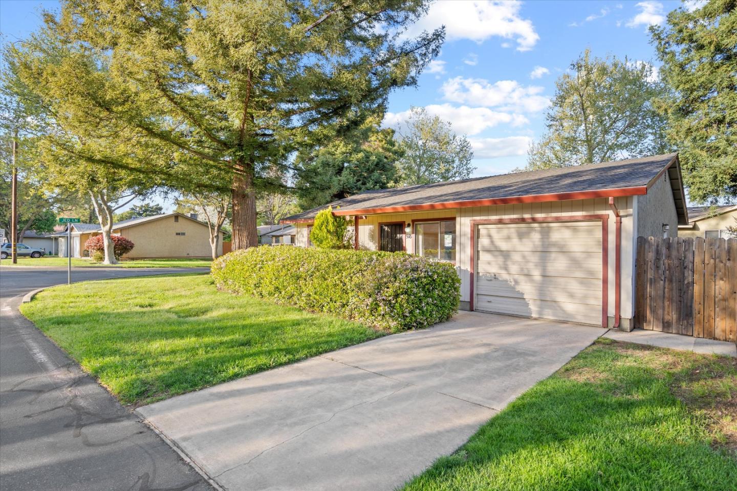 Detail Gallery Image 3 of 24 For 976 Jenooke Ln, Chico,  CA 95926 - 2 Beds | 2 Baths