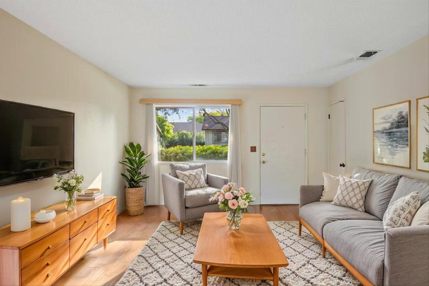 Detail Gallery Image 5 of 24 For 976 Jenooke Ln, Chico,  CA 95926 - 2 Beds | 2 Baths