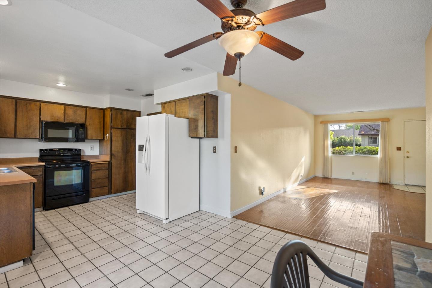 Detail Gallery Image 8 of 24 For 976 Jenooke Ln, Chico,  CA 95926 - 2 Beds | 2 Baths