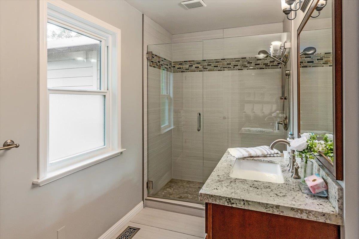 Detail Gallery Image 14 of 48 For 18125 Santa Ana Rd, Los Gatos,  CA 95033 - 3 Beds | 2 Baths