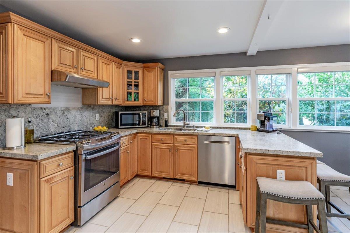 Detail Gallery Image 4 of 48 For 18125 Santa Ana Rd, Los Gatos,  CA 95033 - 3 Beds | 2 Baths