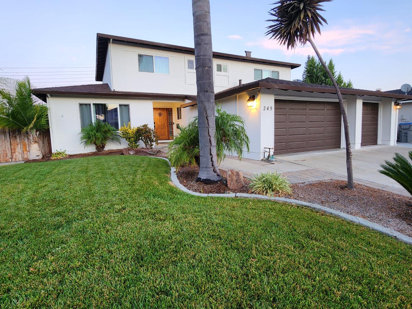 Detail Gallery Image 1 of 44 For 249 Purple Glen Dr, San Jose,  CA 95119 - 5 Beds | 3 Baths