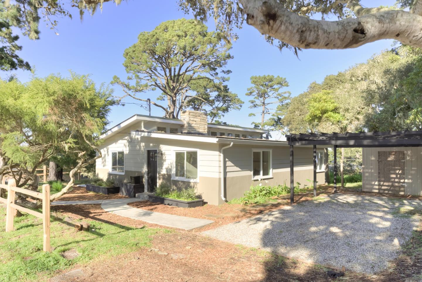 Detail Gallery Image 2 of 36 For 798 Alice St, Monterey,  CA 93940 - 2 Beds | 1/1 Baths