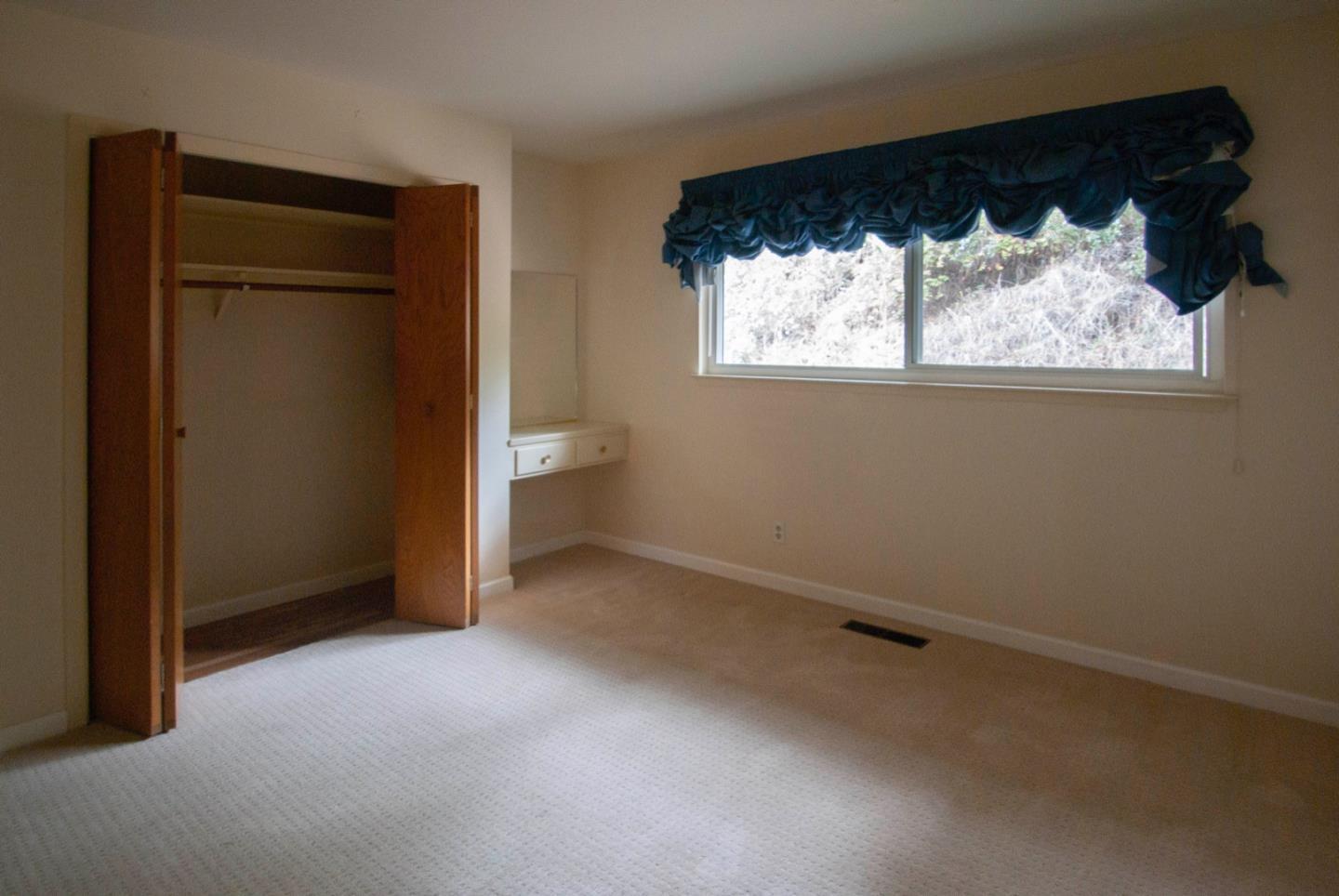 Detail Gallery Image 11 of 21 For 343 Moseley Rd, Hillsborough,  CA 94010 - 3 Beds | 2/1 Baths