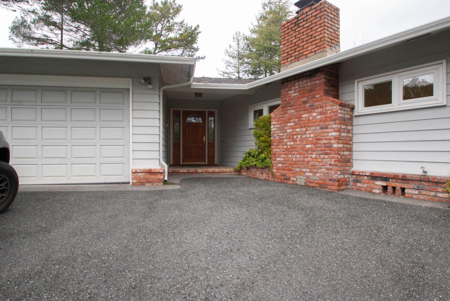 Detail Gallery Image 2 of 21 For 343 Moseley Rd, Hillsborough,  CA 94010 - 3 Beds | 2/1 Baths
