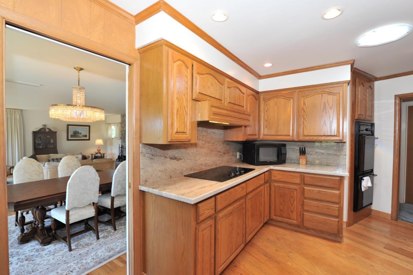 Detail Gallery Image 4 of 21 For 343 Moseley Rd, Hillsborough,  CA 94010 - 3 Beds | 2/1 Baths