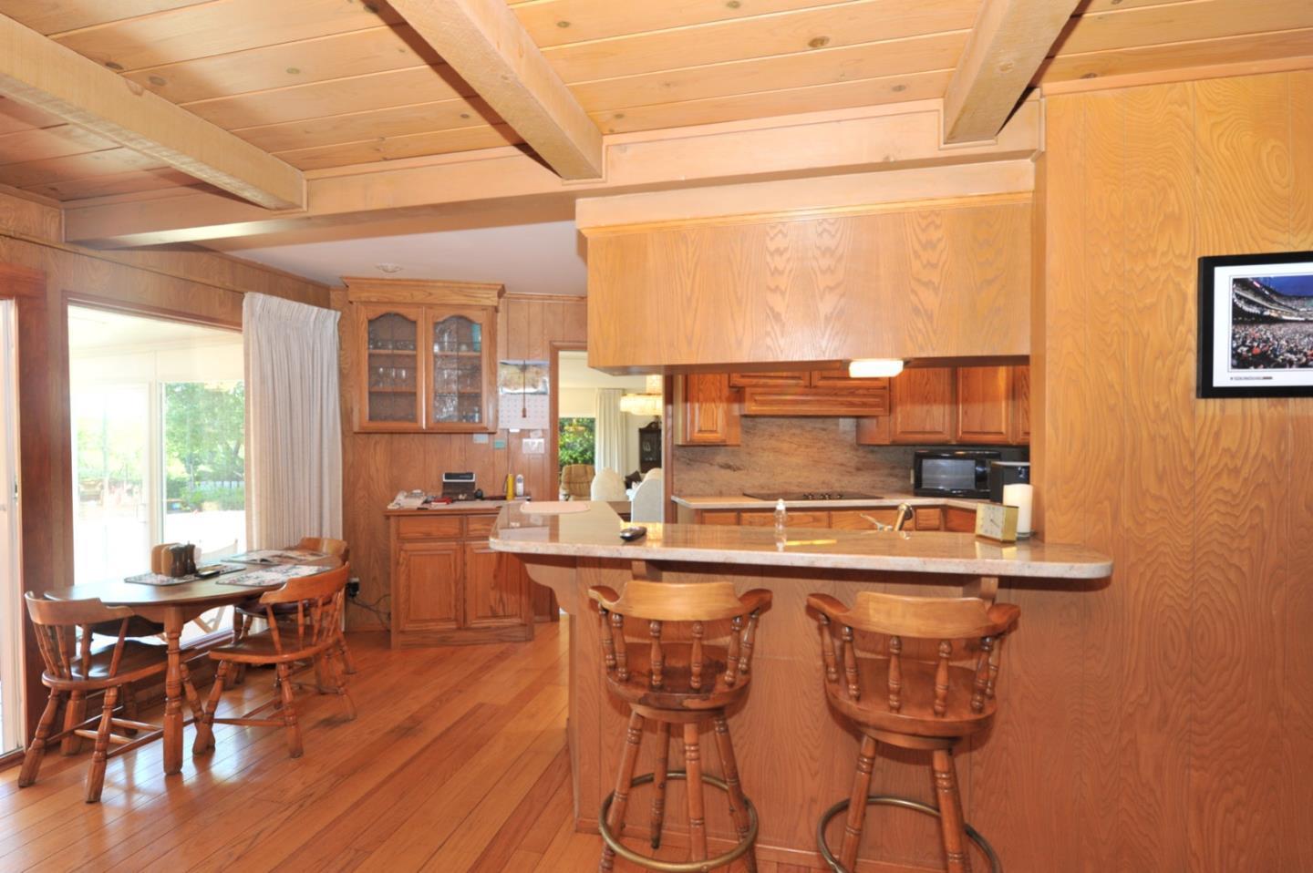 Detail Gallery Image 5 of 21 For 343 Moseley Rd, Hillsborough,  CA 94010 - 3 Beds | 2/1 Baths