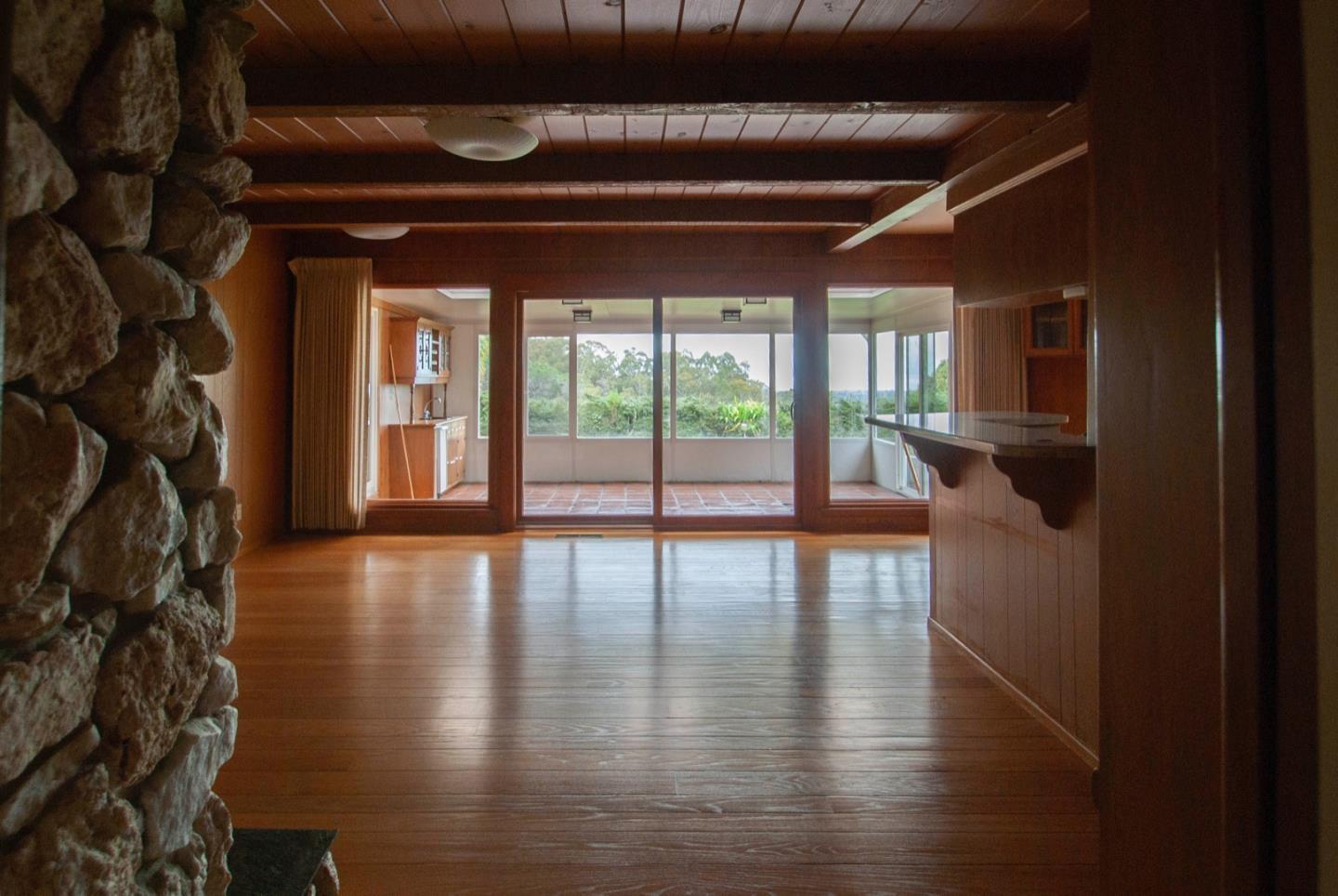 Detail Gallery Image 6 of 21 For 343 Moseley Rd, Hillsborough,  CA 94010 - 3 Beds | 2/1 Baths