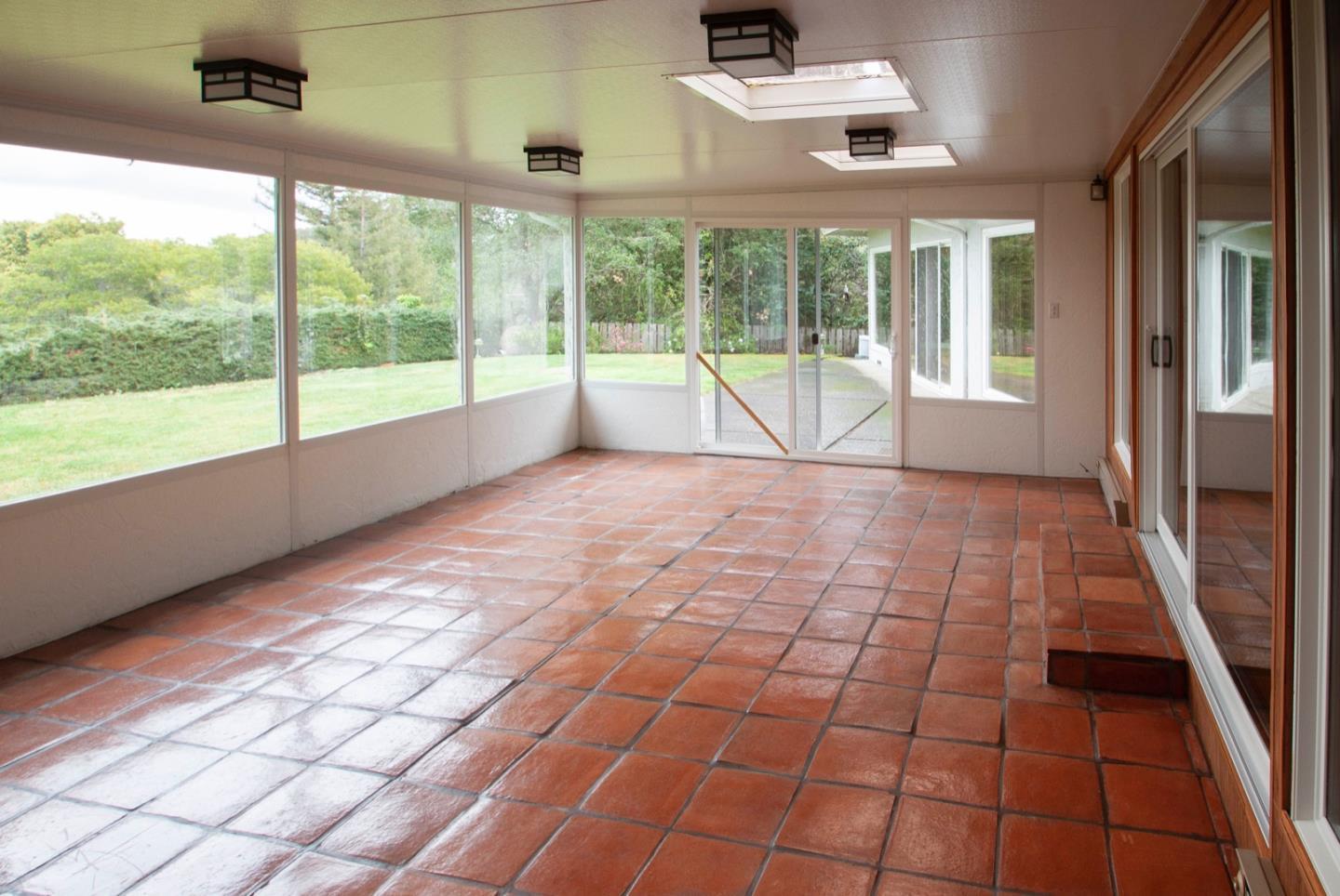 Detail Gallery Image 7 of 21 For 343 Moseley Rd, Hillsborough,  CA 94010 - 3 Beds | 2/1 Baths