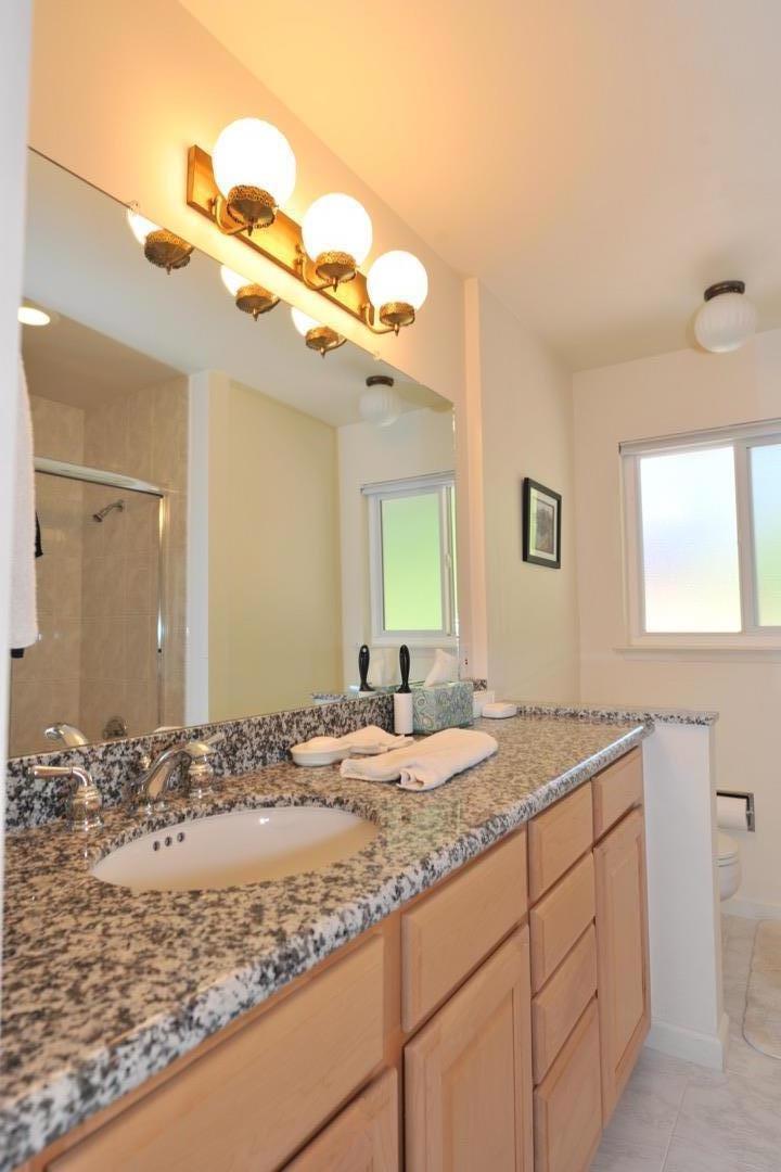 Detail Gallery Image 9 of 21 For 343 Moseley Rd, Hillsborough,  CA 94010 - 3 Beds | 2/1 Baths