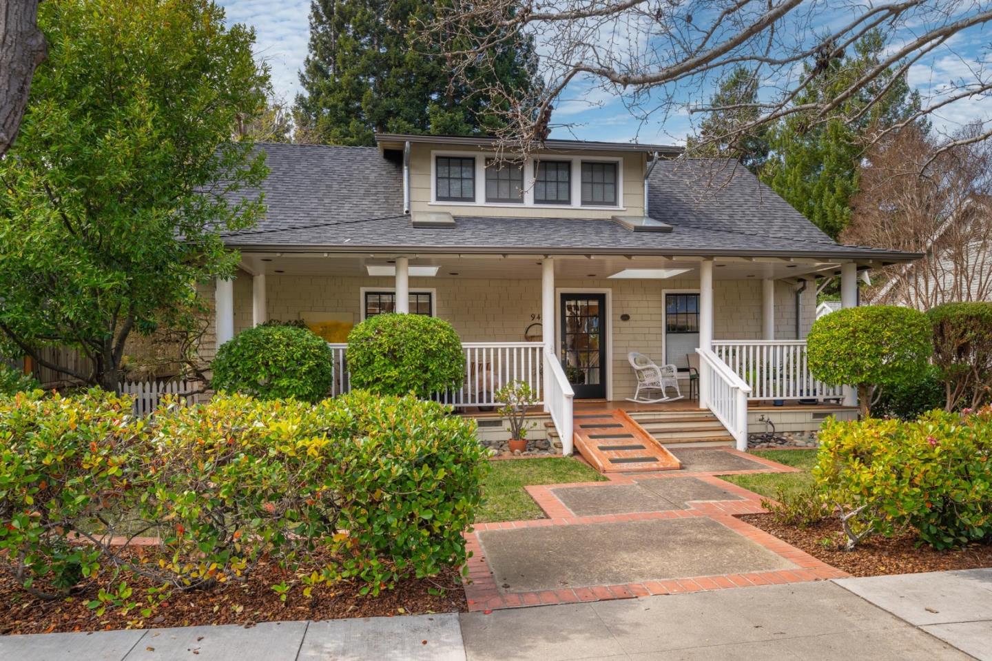 Detail Gallery Image 2 of 26 For 943 Addison, Palo Alto,  CA 94301 - 4 Beds | 3 Baths