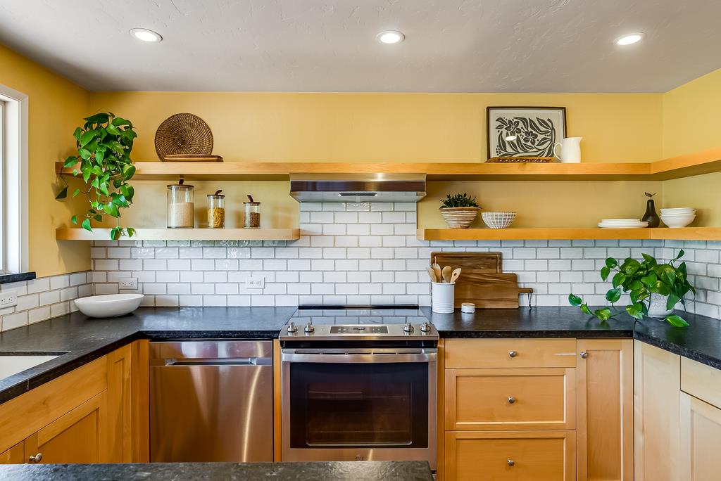 Detail Gallery Image 2 of 25 For 831 Calabasas Rd, Watsonville,  CA 95076 - 3 Beds | 2 Baths