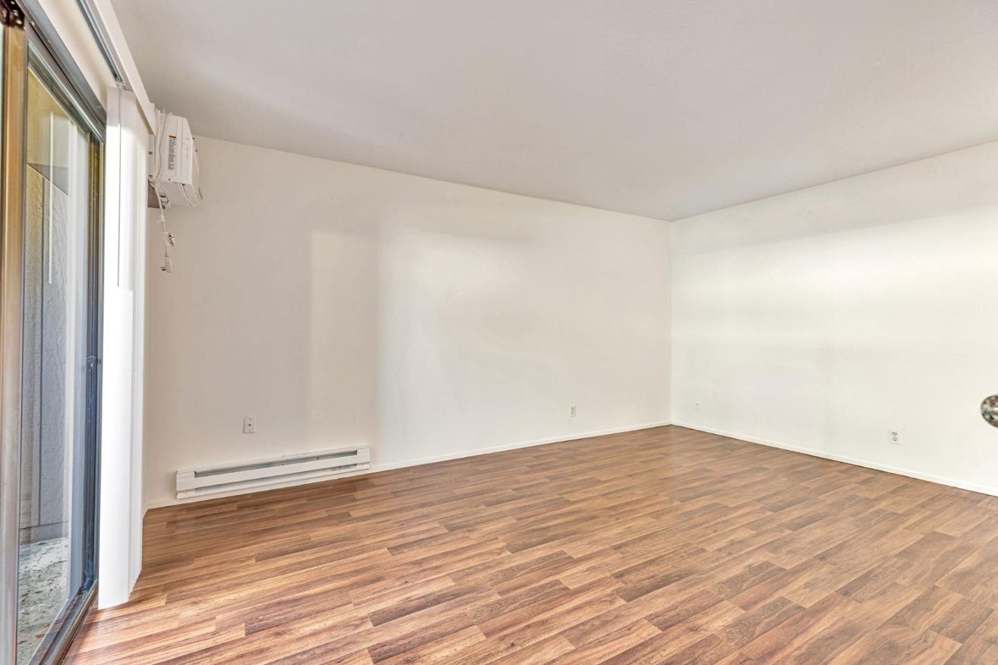 Detail Gallery Image 6 of 34 For 8155 Westwood Dr #13,  Gilroy,  CA 95020 - 1 Beds | 1 Baths