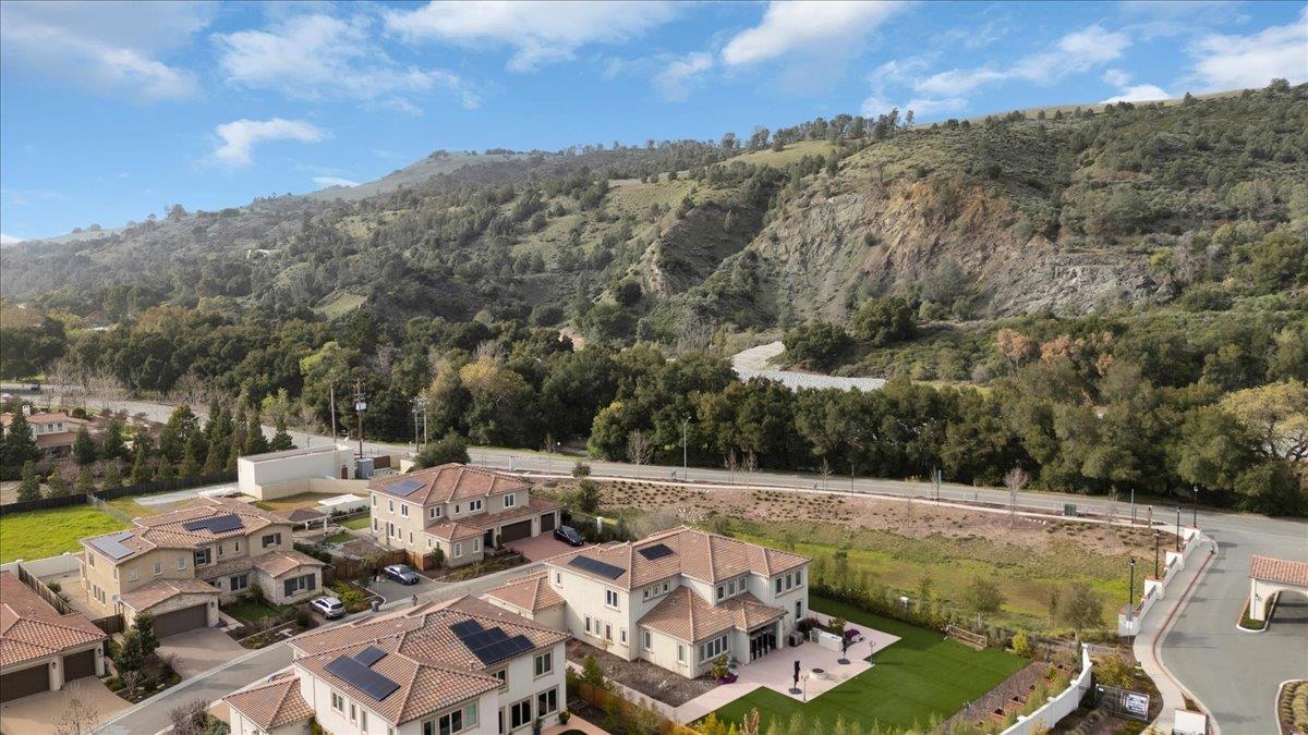 Detail Gallery Image 14 of 64 For 18665 Corte Paterna, Morgan Hill,  CA 95037 - 5 Beds | 5/1 Baths