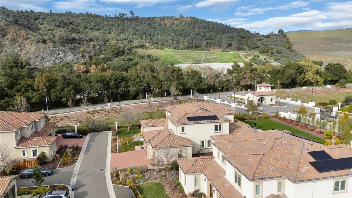 Detail Gallery Image 15 of 64 For 18665 Corte Paterna, Morgan Hill,  CA 95037 - 5 Beds | 5/1 Baths