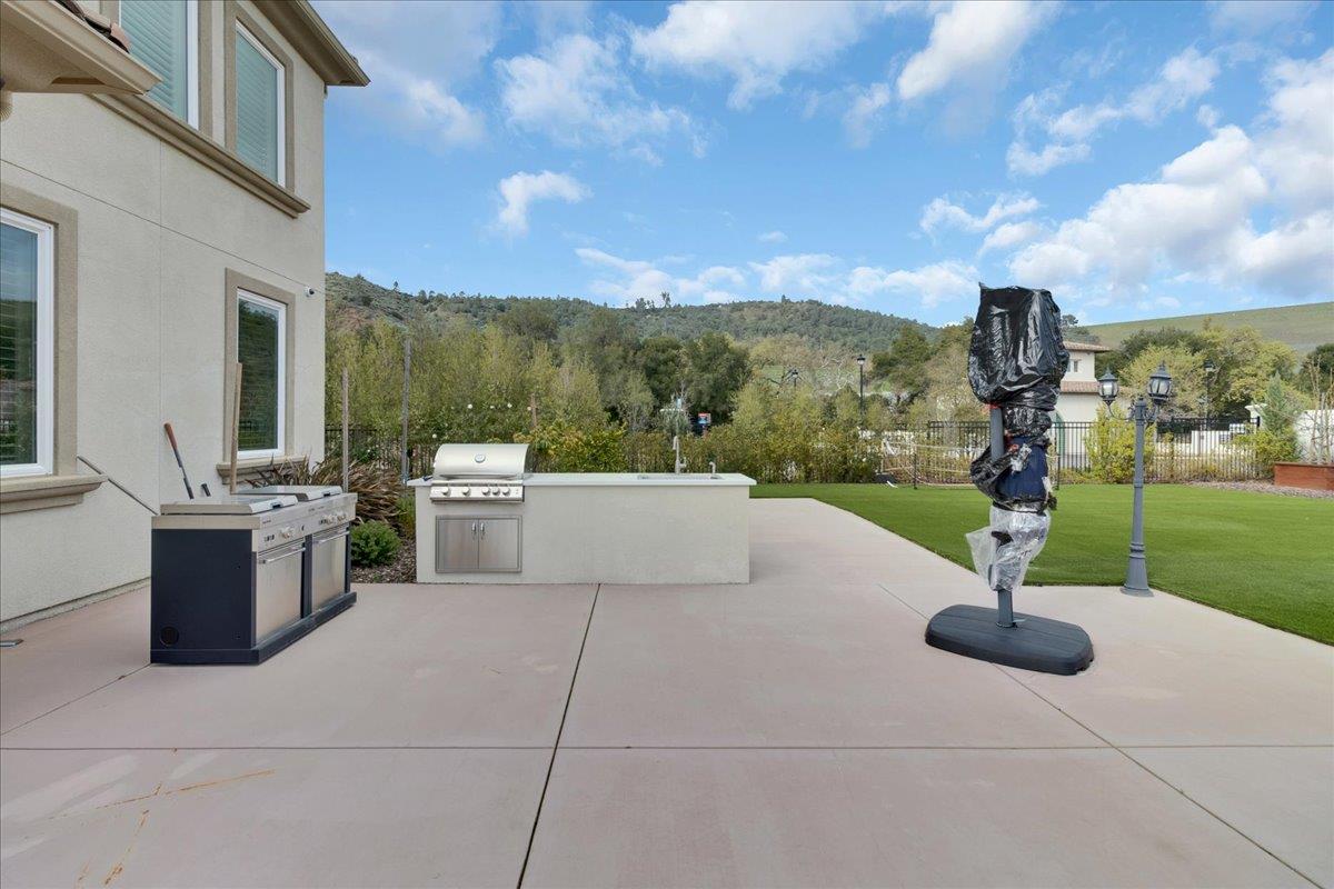 Detail Gallery Image 19 of 64 For 18665 Corte Paterna, Morgan Hill,  CA 95037 - 5 Beds | 5/1 Baths