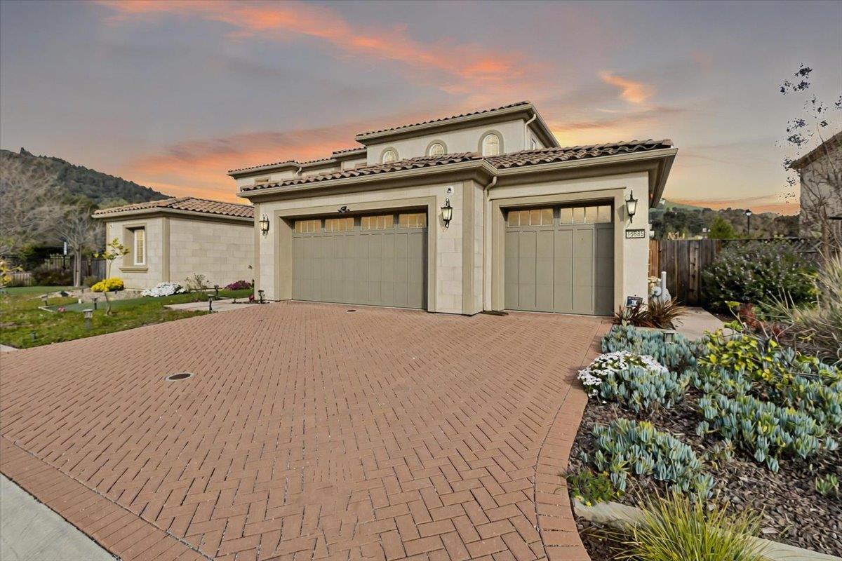 Detail Gallery Image 6 of 64 For 18665 Corte Paterna, Morgan Hill,  CA 95037 - 5 Beds | 5/1 Baths