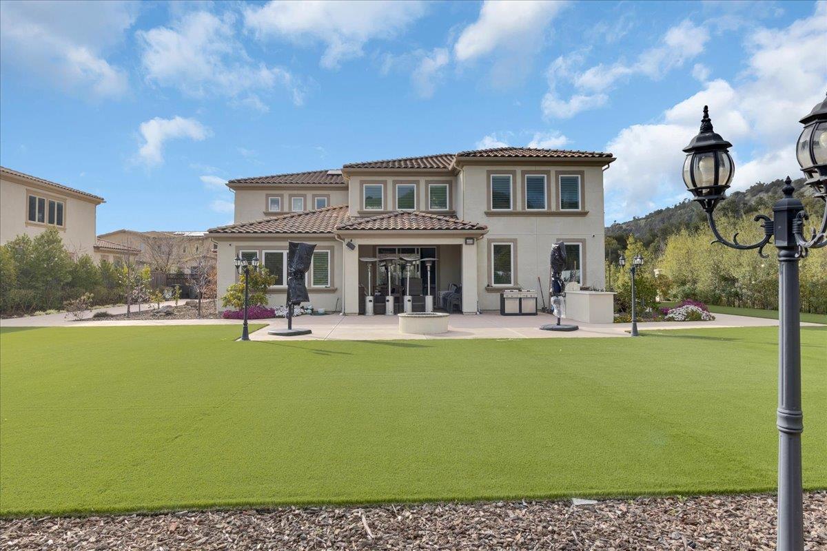 Detail Gallery Image 7 of 64 For 18665 Corte Paterna, Morgan Hill,  CA 95037 - 5 Beds | 5/1 Baths