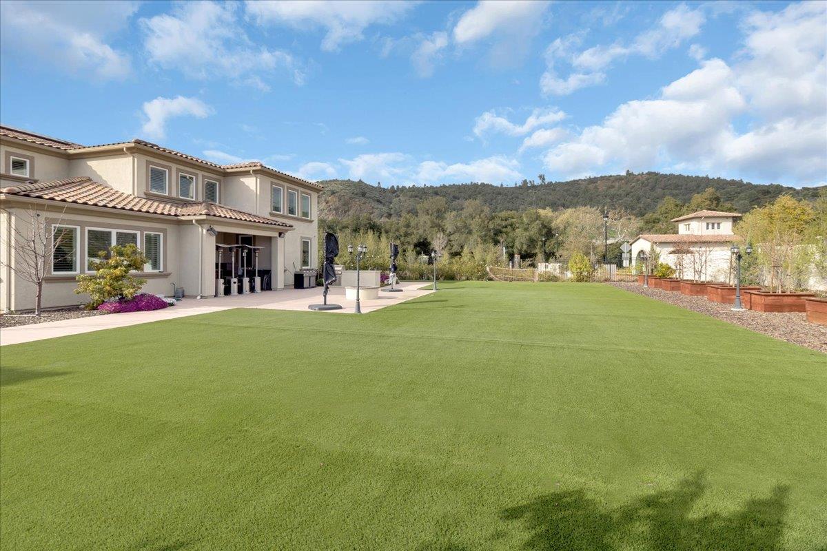 Detail Gallery Image 8 of 64 For 18665 Corte Paterna, Morgan Hill,  CA 95037 - 5 Beds | 5/1 Baths