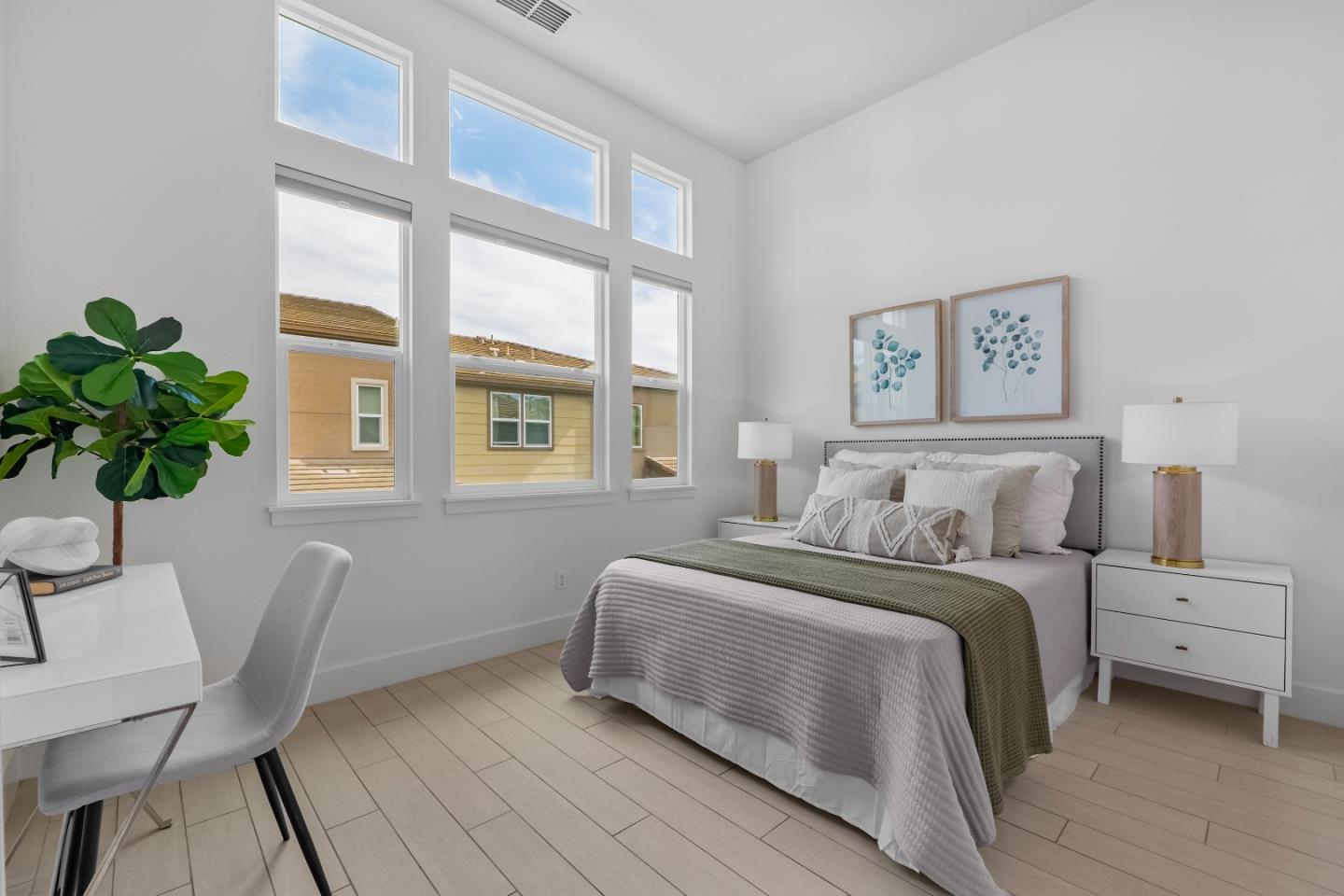 Detail Gallery Image 14 of 49 For 2412 Stearman Ct #6,  San Jose,  CA 95132 - 3 Beds | 2 Baths