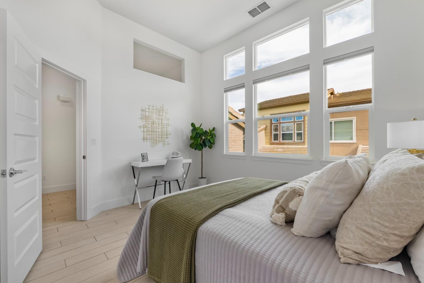 Detail Gallery Image 16 of 49 For 2412 Stearman Ct #6,  San Jose,  CA 95132 - 3 Beds | 2 Baths