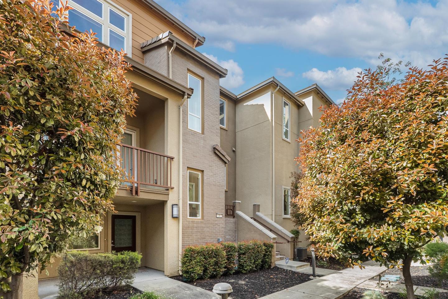 Detail Gallery Image 3 of 49 For 2412 Stearman Ct #6,  San Jose,  CA 95132 - 3 Beds | 2 Baths